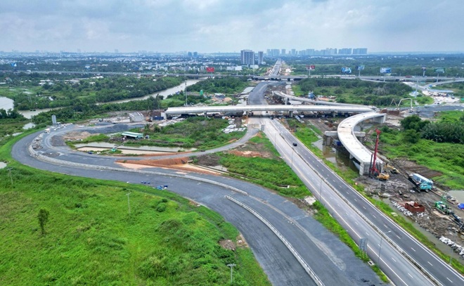 Đẩy nhanh tiến độ loạt cao tốc khu vực Đông Nam Bộ và Tây Nam Bộ