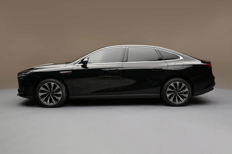 Xe sedan động cơ PHEV, công suất 502 mã lực, giá hơn 740 triệu đồng