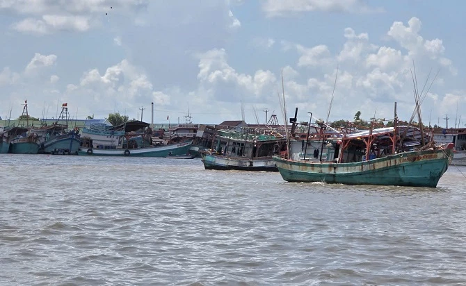3- Với ngư dân, niềm vui lớn nhất của họ khi vươn khơi là ngư trường ít sóng gió, đánh bắt được nhiều hải sản
