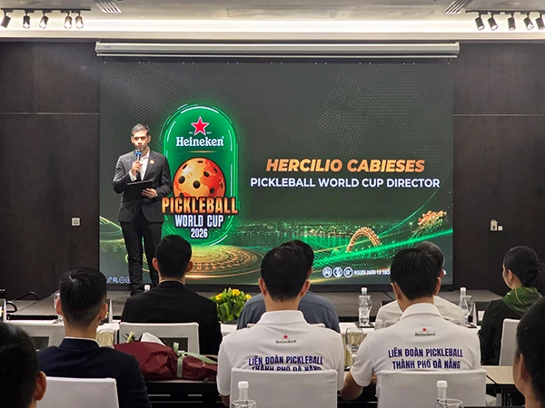 Ông Hercilio Cabieses – Giám đốc giải Pickleball World Cup phát biểu tại lễ bốc thăm chia bảng giải Heineken Pickleball World Cup 2026.