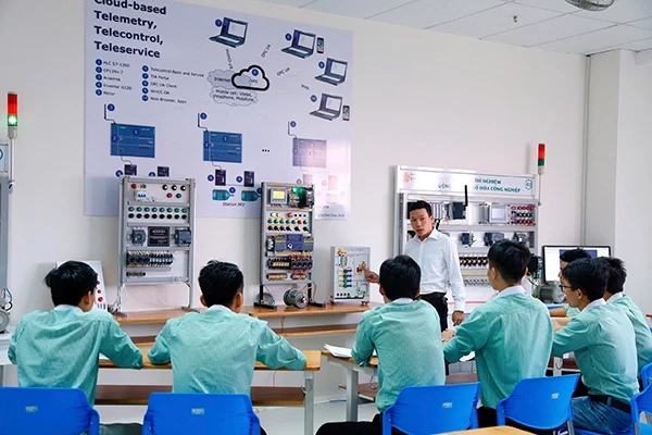 Đào tạo nguồn nhân lực chất lượng cao tại trường Đại học Đông Á (Đà Nẵng).
