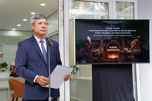 Phó Chủ tịch UBND TP Đà Nẵng Hồ Quang Bửu phát biểu tại buổi lễ. Phó Chủ tịch UBND TP Đà Nẵng Hồ Quang Bửu phát biểu tại buổi lễ.