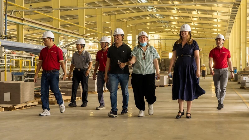 Novita đã đón đại diện Tập đoàn Colorobbia - đối tác công nghệ và nguyên vật liệu, cùng đại diện các thương hiệu phân phối vật liệu kiến trúc từ Hoa Kỳ và Australia đến tham quan, khảo sát.