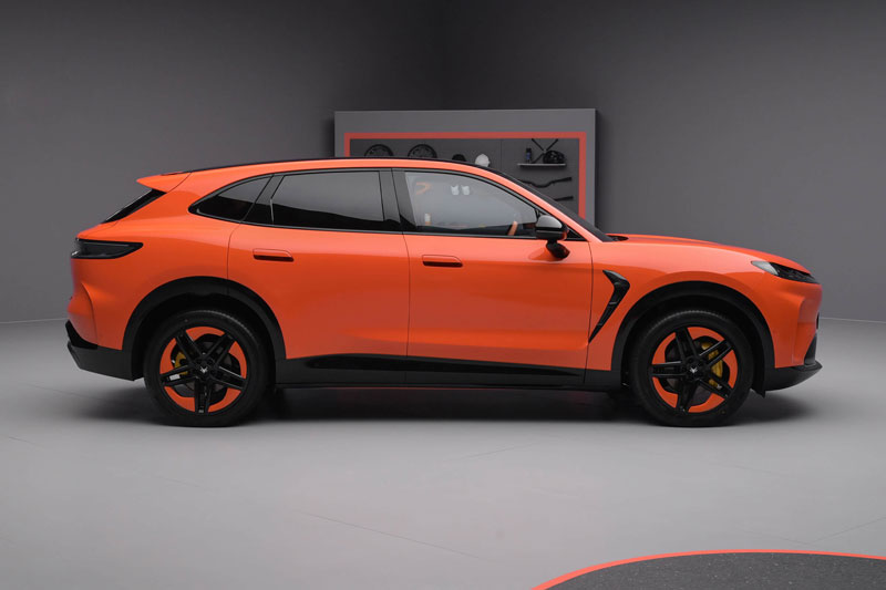 SUV dài hơn 5 mét, công suất 309 mã lực, giá chưa tới 800 triệu đồng