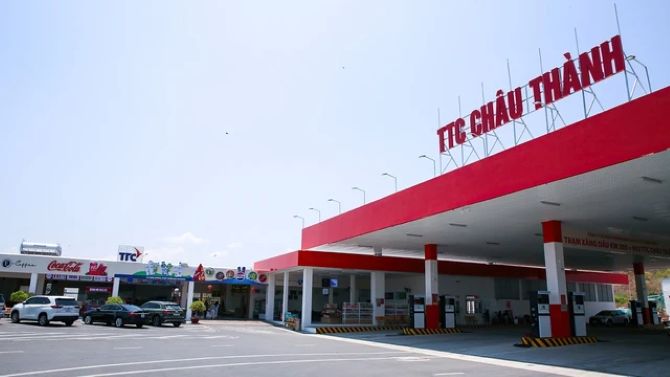 Trạm dừng nghỉ phải có trụ sạc xe điện trong năm 2027