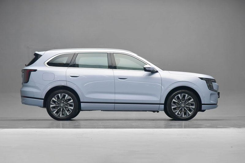 SUV PHEV hạng D công suất 408 mã lực, giá gần 470 triệu đồng