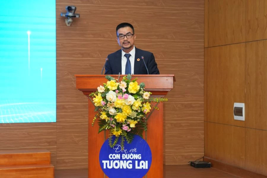 Ông Nguyễn Văn Khương - Viện trưởng Viện Khoa học Giáo dục và Môi trường, Phó trưởng Ban tổ chức báo cáo kết quả cuộc thi