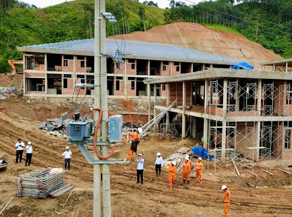 Đà Nẵng hoàn thành cấp điện cho 6/6 điểm trường nội trú liên cấp biên giới