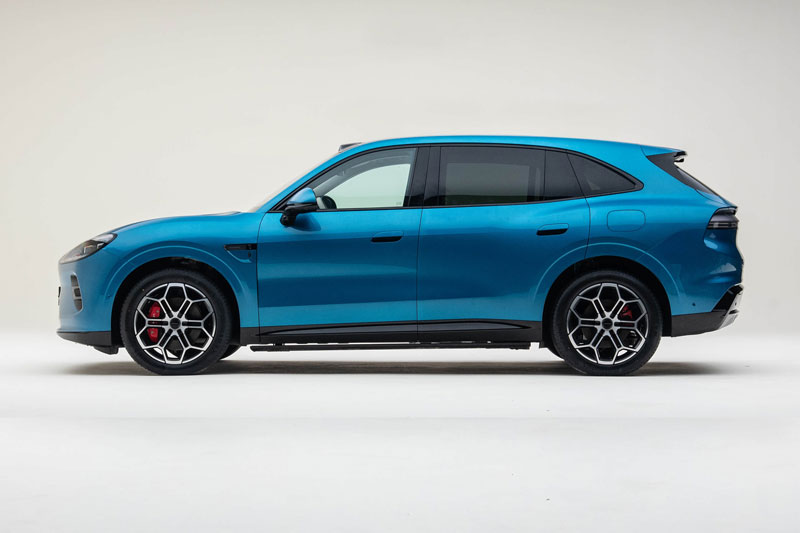 SUV dài hơn 5 mét, công suất 748 mã lực, giá gần 1,2 tỷ đồng