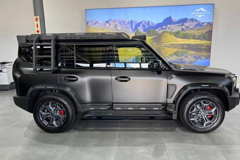 SUV địa hình thiết kế hầm hố, công suất 241 mã lực, giá gần 1,1 tỷ đồng