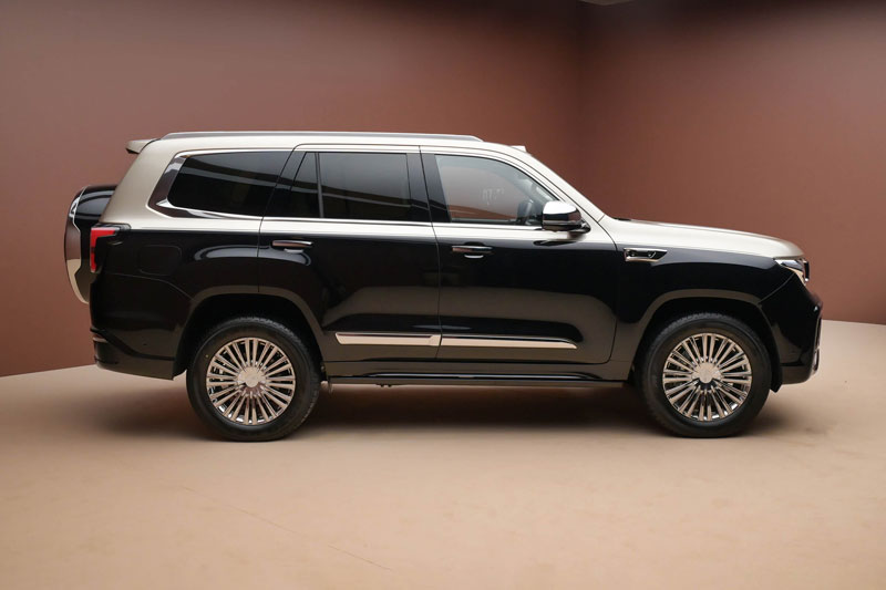 SUV địa hình dài hơn 5 mét, mạnh 532 mã lực, giá gần 1,2 tỷ đồng