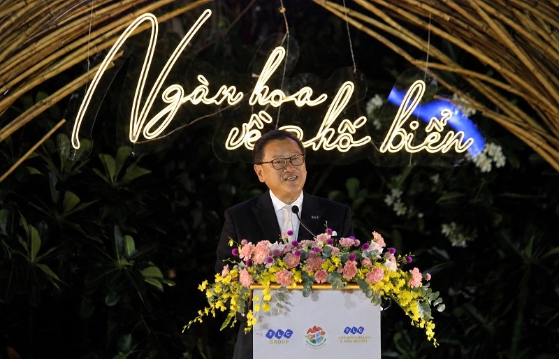 Ông Ricky Ho - Tổng quản lý FLC Quy Nhơn phát biểu khai mạc Lễ hội ngàn hoa. Ông Ricky Ho - Tổng quản lý FLC Quy Nhơn phát biểu khai mạc Lễ hội ngàn hoa.