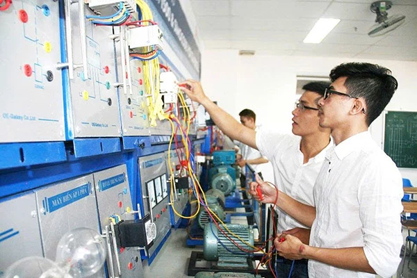 Vẫn còn khoảng cách giữa chất lượng bằng cấp và năng lực làm việc thực tế của đội ngũ nhân lực tại các doanh nghiệp.