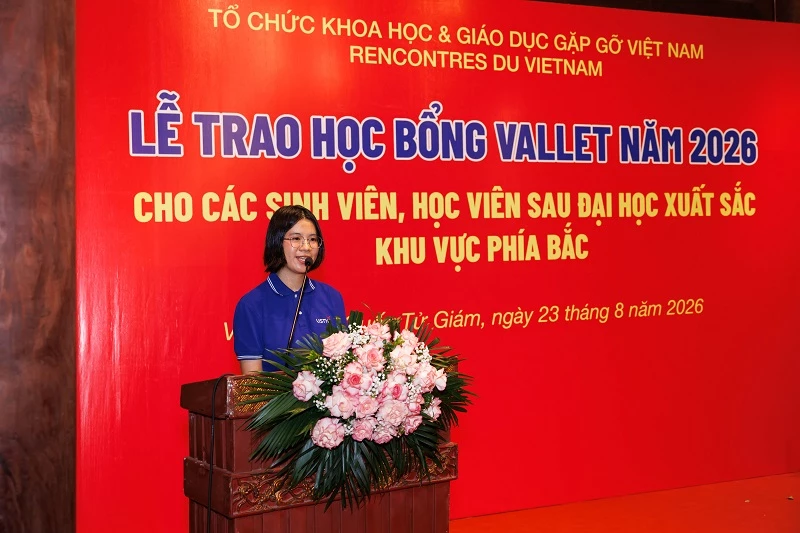 Đại diện sinh viên, học viên nhận Học bổng Vallet 2026 phát biểu cảm tưởng tại buổi lễ. Đại diện sinh viên, học viên nhận Học bổng Vallet 2026 phát biểu cảm tưởng tại buổi lễ.