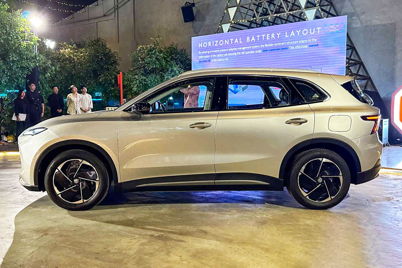 SUV hạng C chạy điện, phạm vi hoạt động 340 km, giá hơn 679 triệu đồng 