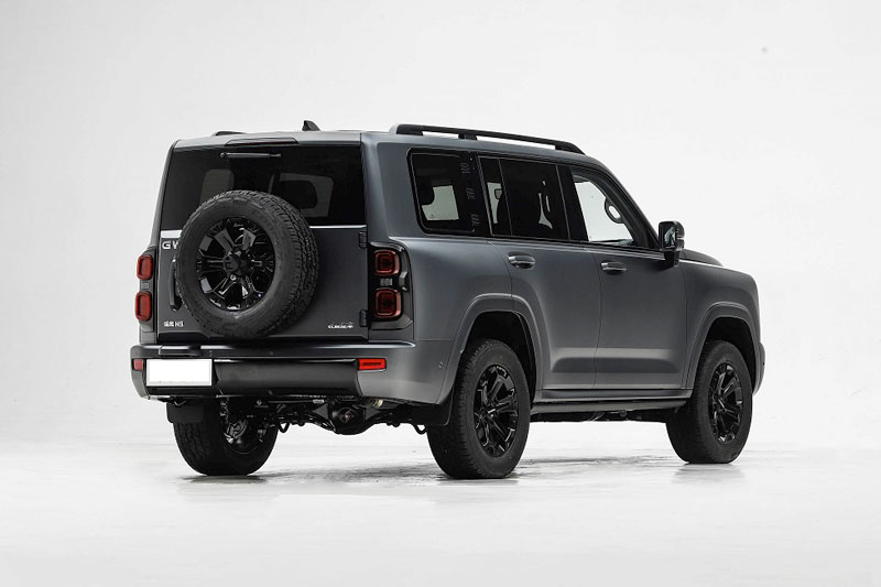 SUV địa hình dài hơn 5 mét, công suất 221 mã lực, giá hơn 930 triệu đồng