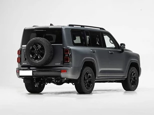 SUV địa hình dài hơn 5 mét, công suất 221 mã lực, giá hơn 930 triệu đồng