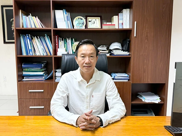 Ông Nguyễn Tiến Quang nêu những giải phá mà VCCI Miền Trung - Tây Nguyên đề xuất với TP Đà Nẵng để tháo gỡ điểm nghẽn về nhân lực chất lượng cao cho doanh nghiệp.