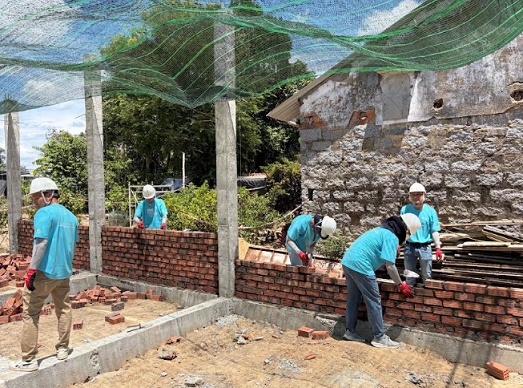 Xây nhà chống chịu thiên tai cho hộ gia đình khó khăn