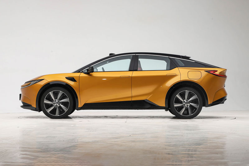 Xe điện gầm cao Toyota dài gần 4,8 mét, giá hơn 500 triệu đồng
