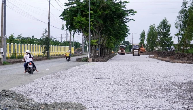 A3: Hạ tầng giao thông trong khu công nghiệp Khánh An đang được tiếp tục đầu tư nâng cấp để tạo điều kiện thuận lợi cho doanh nghiệp sản xuất kinh doanh.