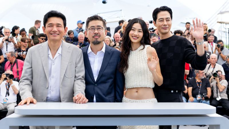 ‘Ông Hoàng phòng vé’ Hwang Jung-min và 'mỹ nam Hàn Quốc’ xác nhận sang Việt Nam