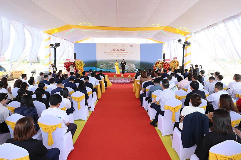 Sự kiện còn thu hút sự tham gia của hơn 30 doanh nghiệp lớn trong lĩnh vực xây dựng, kiến trúc, nội thất đến từ Trung Quốc. Sự kiện còn thu hút sự tham gia của hơn 30 doanh nghiệp lớn trong lĩnh vực xây dựng, kiến trúc, nội thất đến từ Trung Quốc.