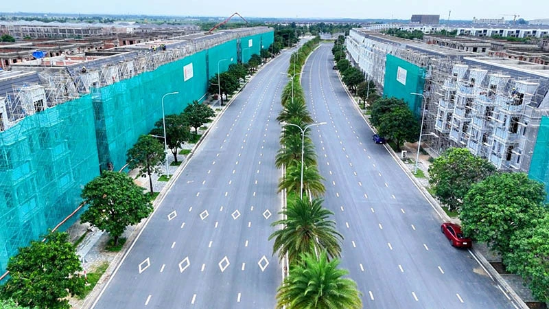 Aqua City đang được đẩy mạnh thi công hoàn thiện trong giai đoạn 2026 -2027, khoảng 4.000 kỹ sư, công nhân đang làm việc tại nhiều mũi thi công. Aqua City đang được đẩy mạnh thi công hoàn thiện trong giai đoạn 2026 -2027, khoảng 4.000 kỹ sư, công nhân đang làm việc tại nhiều mũi thi công.