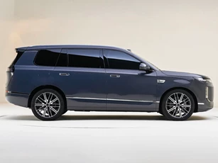 SUV dài hơn 5,1 mét, công suất 585 mã lực, trang bị tiên tiến, giá gần 900 triệu đồng