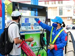 Giá xăng tăng hơn 700 đồng/lít
