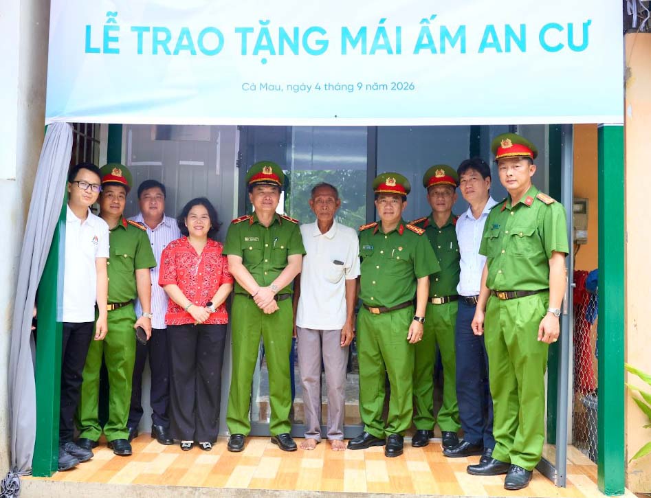 Trao tặng 46 mái ấm an cư cho các hộ dân hoàn cảnh khó khăn 