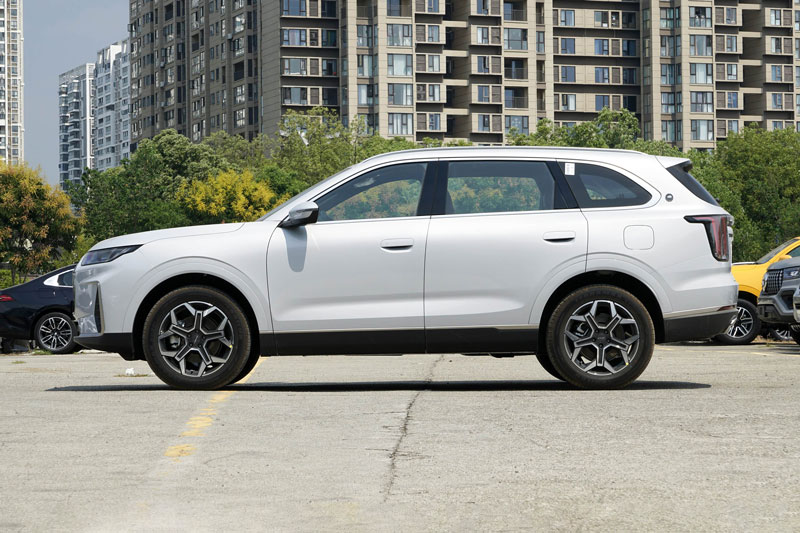 SUV 7 chỗ công suất 254 mã lực, giá chưa tới 480 triệu đồng