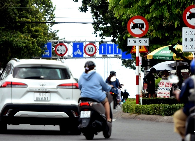 TP Đồng Nai cân bằng an toàn giao thông và vận chuyển hàng hóa trên đường Đồng Khởi