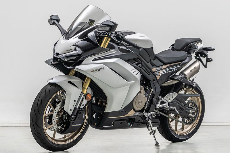 Môtô 4 xi lanh dung tích 500cc, trang bị tiên tiến, giá hơn 120 triệu đồng