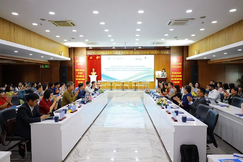 •	Hội thảo ACCC lần thứ tư với chủ đề “Con đường hướng tới phát triển bền vững của ASEAN: Định hướng quan hệ quốc tế và khuôn khổ pháp lý trong bối cảnh toàn cầu hóa và hiện đại hóa”