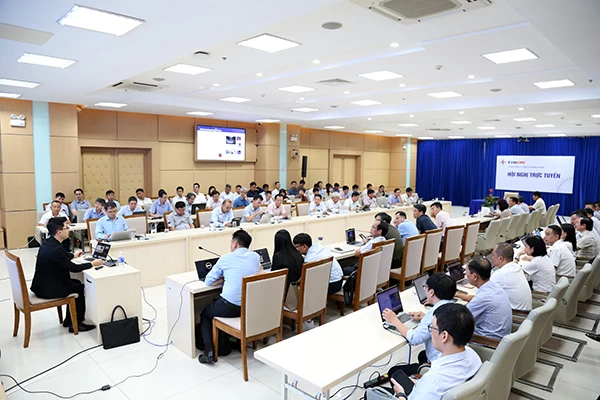 616 CBCNV EVNCPC tham gia lớp tập huấn theo hình thức trực tiếp và trực tuyến.