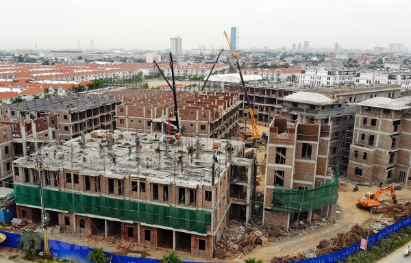 Ngành xây dựng tăng tốc, áp lực chi phí gia tăng