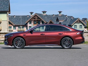 Xe sedan hạng D động cơ PHEV, giá chưa tới 500 triệu đồng