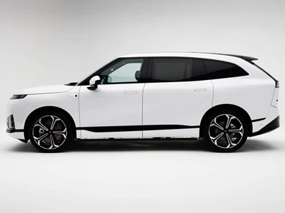 SUV cỡ lớn công suất 496 mã lực, trang bị tối tân, giá gần 940 triệu đồng
