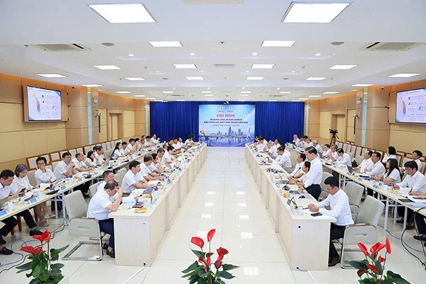 Quang cảnh buổi làm việc.