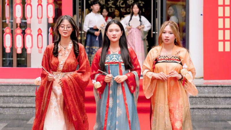 Trải nghiệm văn hóa Trung Quốc qua không gian Tết Trung thu tại Hà Nội