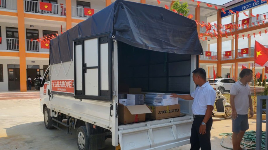 Đồng hành cùng trẻ em tại 25 trường vùng xa năm học mới