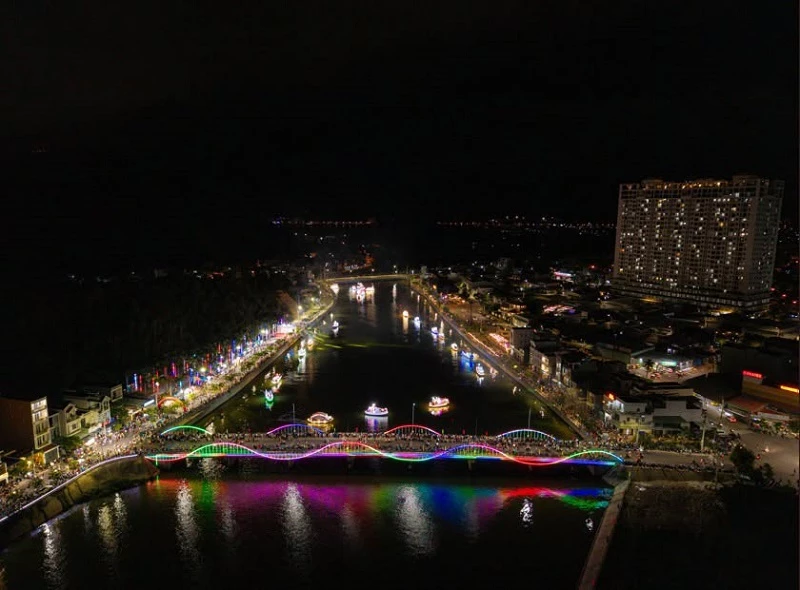 Lễ hội “Sắc màu Hà Thanh - Rạng rỡ đôi bờ” năm 2026 kh&eacute;p lại sau hai ngày sôi động, thu hút hơn 30.000 lượt người dân và du khách tham gia