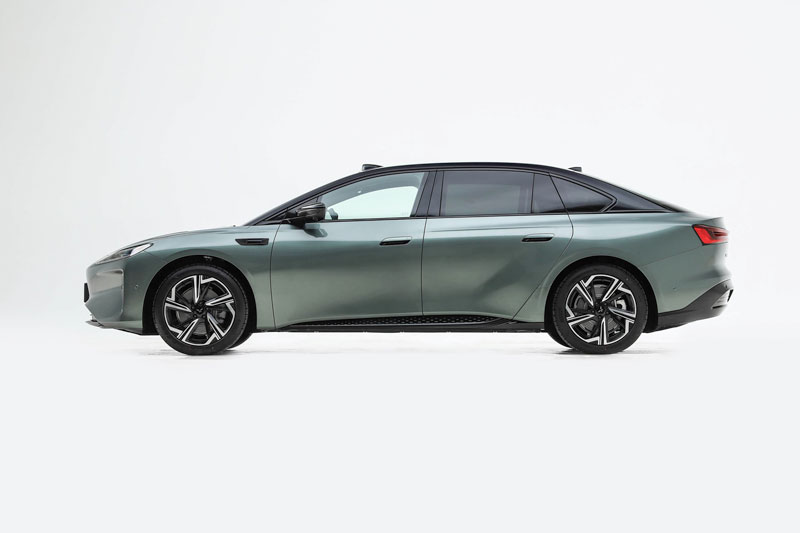 Xe sedan hạng E công suất 721 mã lực, giá gần 740 triệu đồng