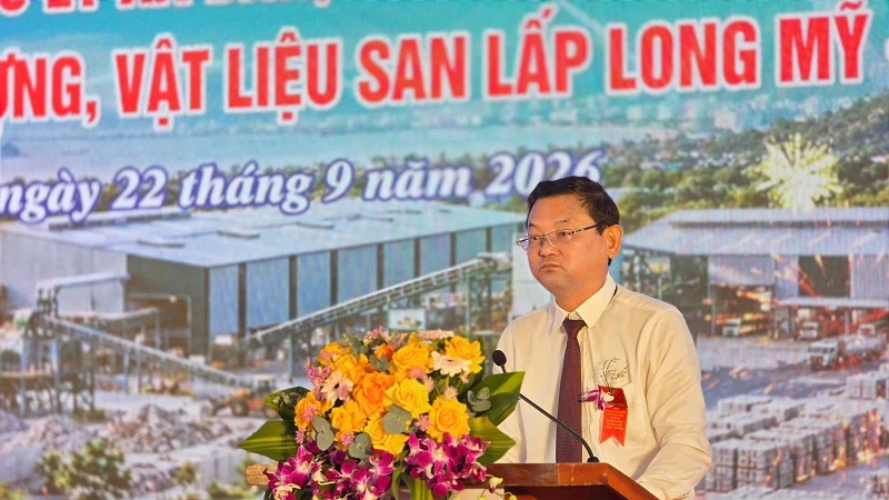 Phó Chủ tịch UBND tỉnh Gia Lai Nguyễn Tự Công Hoàng phát biểu tại lễ khởi công. Phó Chủ tịch UBND tỉnh Gia Lai Nguyễn Tự Công Hoàng phát biểu tại lễ khởi công.
