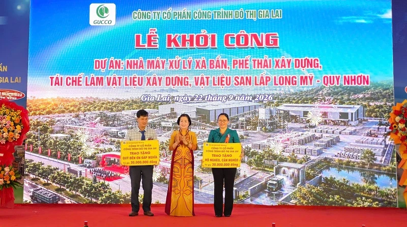 Bà Nguyễn Thị Sen - Chủ tịch HĐQT kiêm Tổng Giám đốc Công ty CP Công trình đô thị Gia Lai thỗ trợ công tác an sinh xã hội tại phường Quy Nhơn Tây. Bà Nguyễn Thị Sen - Chủ tịch HĐQT kiêm Tổng Giám đốc Công ty CP Công trình đô thị Gia Lai thỗ trợ công tác an sinh xã hội tại phường Quy Nhơn Tây.