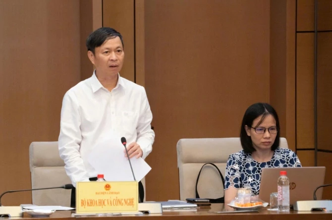 Thứ trưởng Hoàng Minh tại phiên họp thẩm tra dự thảo Luật. Ảnh: Trung tâm Truyền thông KH&CN. Thứ trưởng Hoàng Minh tại phiên họp thẩm tra dự thảo Luật. Ảnh: Trung tâm Truyền thông KH&CN.