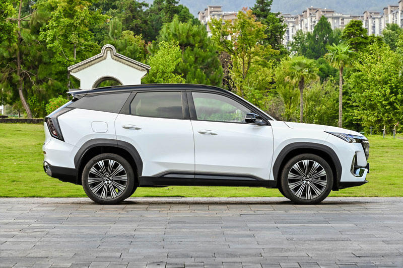 SUV dài hơn 4,7 mét, động cơ hybrid, trang bị LiDAR, giá gần 400 triệu đồng