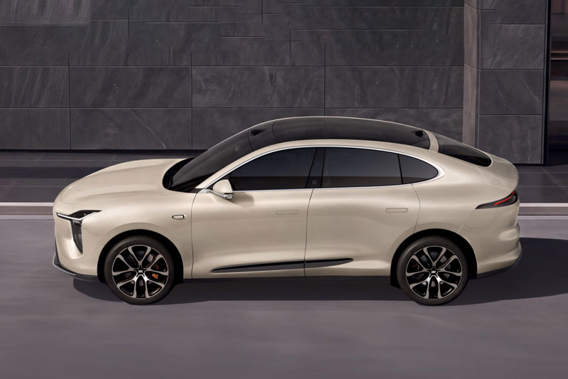 Xe gầm cao công suất 680 mã lực, phạm vi hoạt động 750km, giá chưa tới 800 triệu đồng