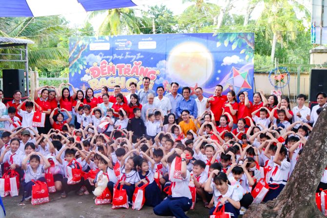 BenThanh Tourist mang Trung thu đến với hàng trăm trẻ em có hoàn cảnh khó khăn